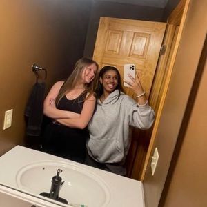 Meet your Posher, Casey